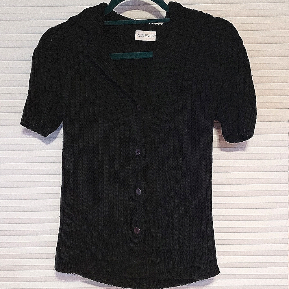 Short-sleeve sweater